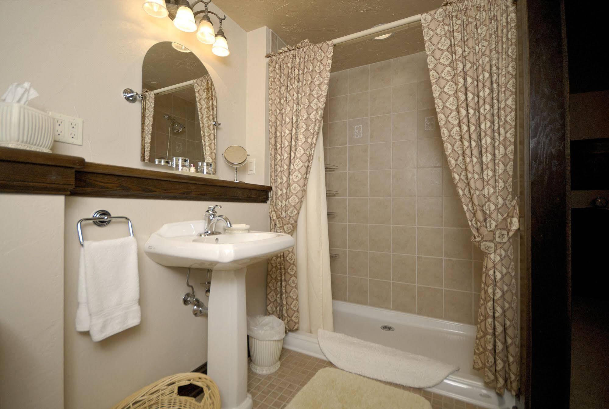 The Roost Bed And Breakfast Appleton Exterior photo